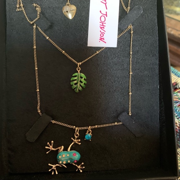 Betsey Johnson Turquoise Jeweled Rainforest Frog with Turquoise Jewel & Leaf - Picture 5 of 11